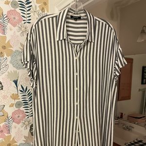 Madewell white and grey shirt dress with ruffle sleeves.